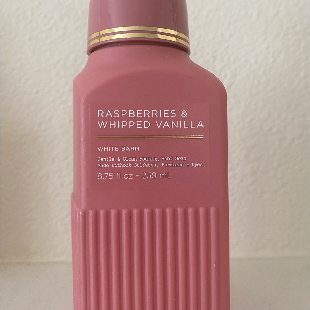 Bath & Body Works Raspberry & Whipped Vanilla Foaming Hand Soap. - Picture 2 of 3